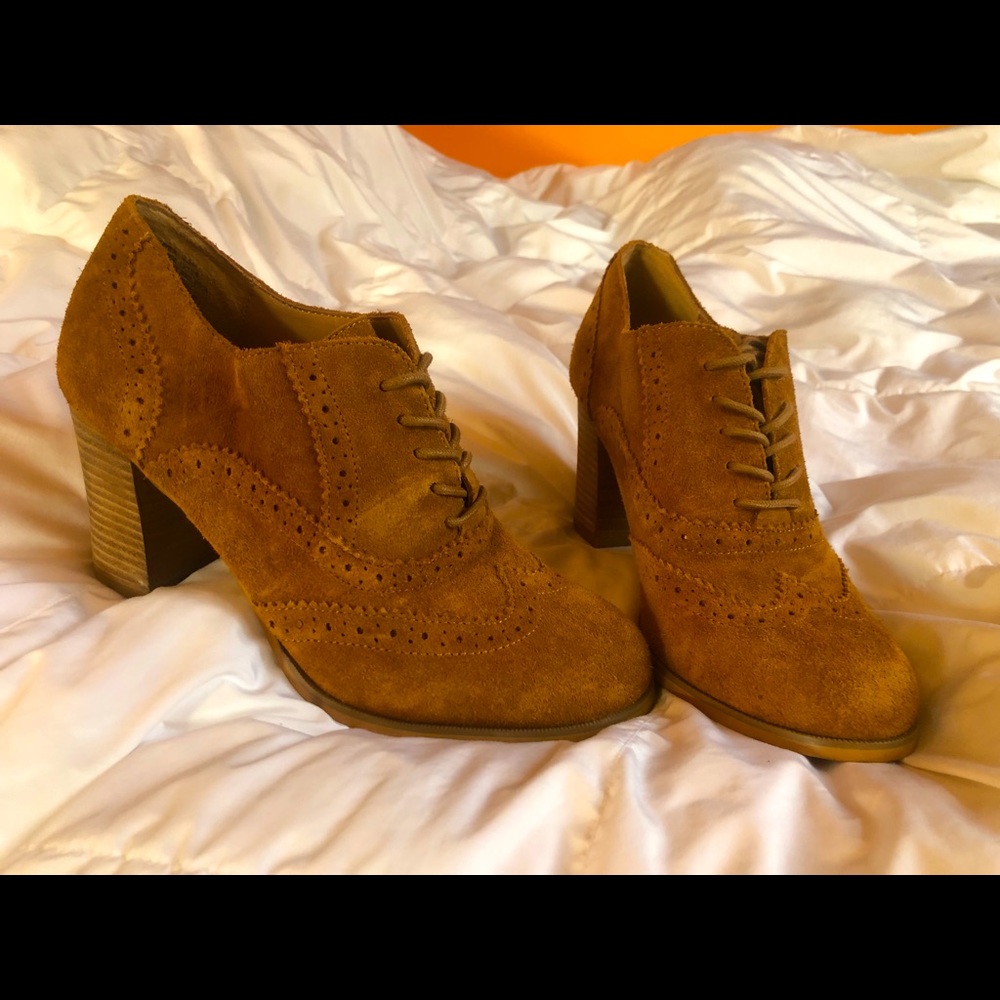 Steve madden suede spectator heels size 9.5